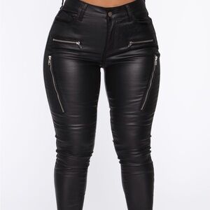 Fashion Nova Caliente Skinny Pant- Black